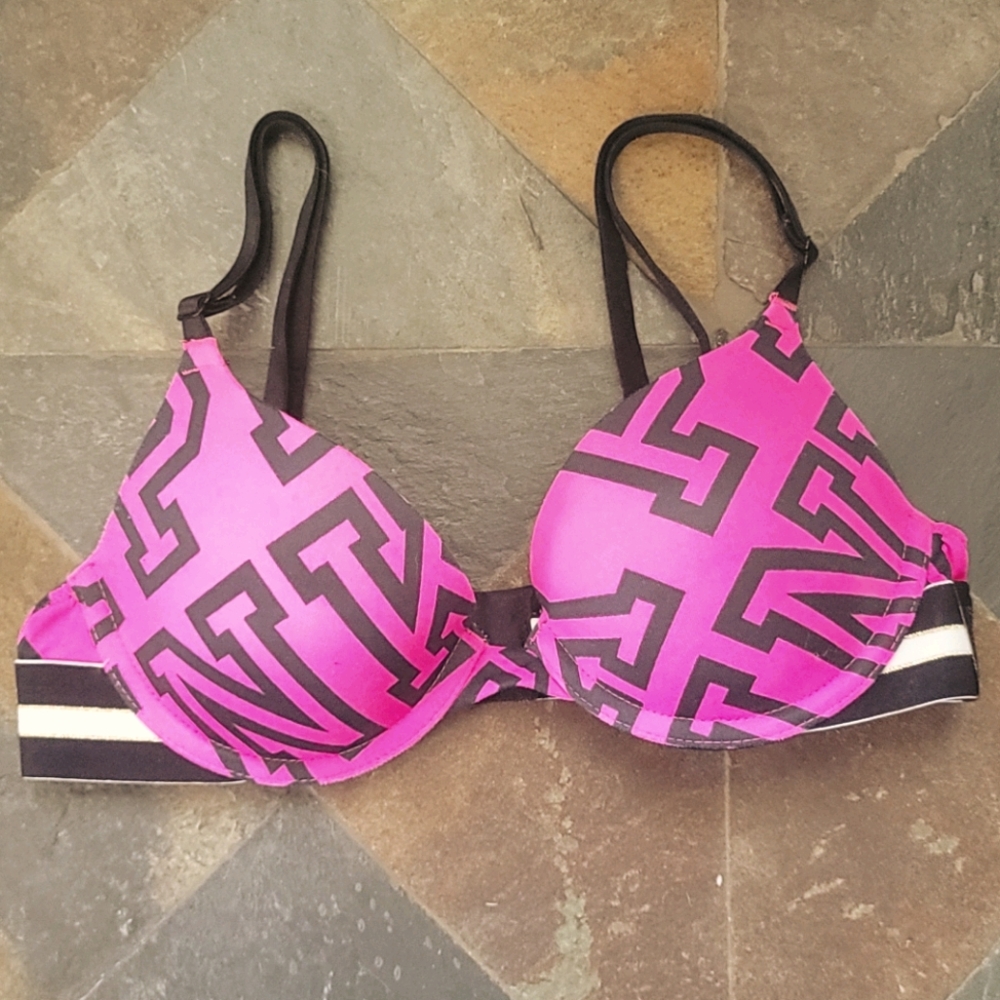 PINK VS wear everywhere t-shirt lightly lined bra